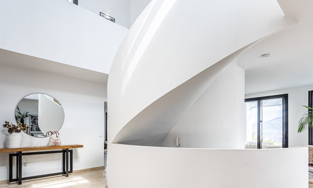 Vente d'une villa andalouse indépendante avec vue panoramique sur la montagne et la mer dans une urbanisation exclusive de l'est de Marbella 47354