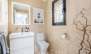 Vente d'une villa andalouse indépendante avec vue panoramique sur la montagne et la mer dans une urbanisation exclusive de l'est de Marbella 47362 