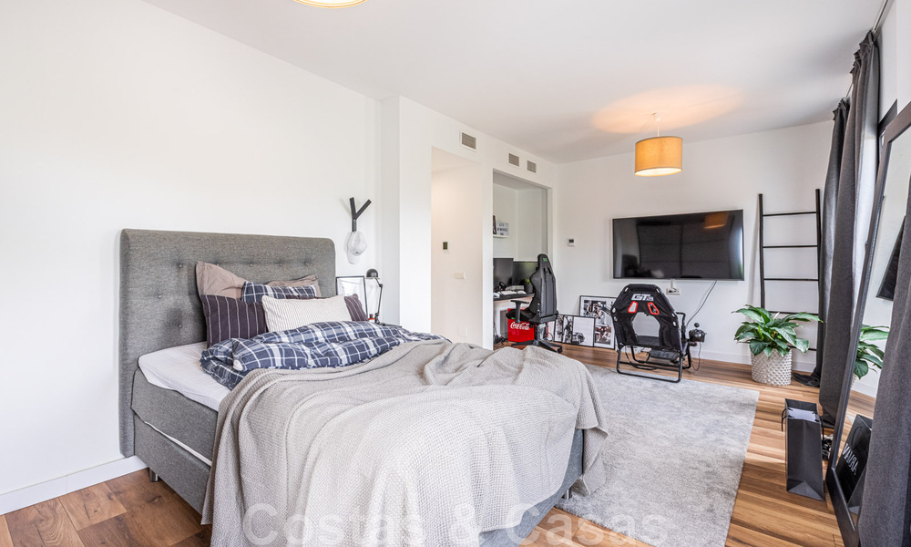 Vente d'une villa andalouse indépendante avec vue panoramique sur la montagne et la mer dans une urbanisation exclusive de l'est de Marbella 47363