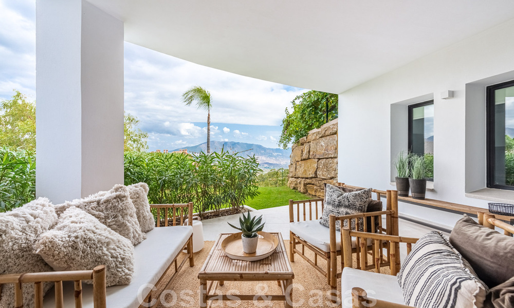 Vente d'une villa andalouse indépendante avec vue panoramique sur la montagne et la mer dans une urbanisation exclusive de l'est de Marbella 47366
