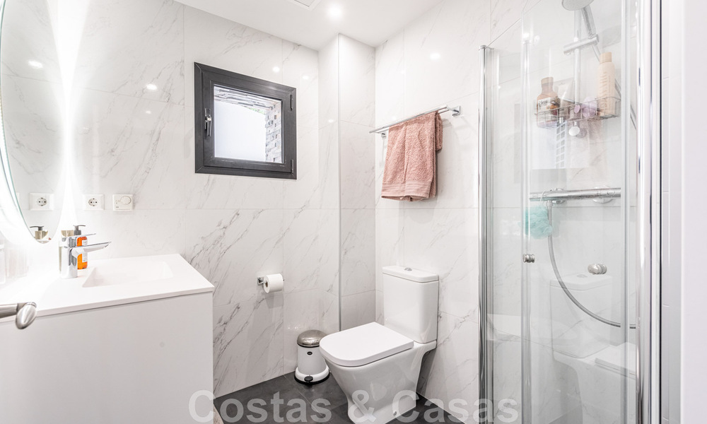 Vente d'une villa andalouse indépendante avec vue panoramique sur la montagne et la mer dans une urbanisation exclusive de l'est de Marbella 47367