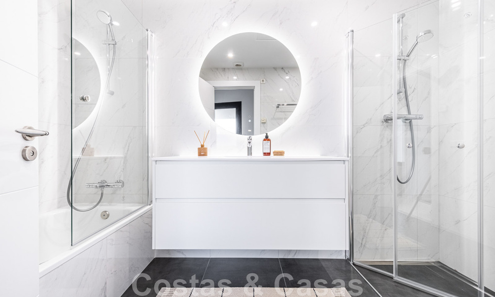 Vente d'une villa andalouse indépendante avec vue panoramique sur la montagne et la mer dans une urbanisation exclusive de l'est de Marbella 47370