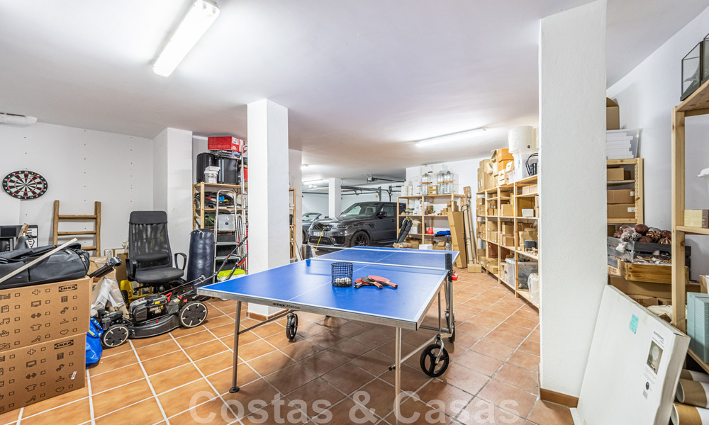 Vente d'une villa andalouse indépendante avec vue panoramique sur la montagne et la mer dans une urbanisation exclusive de l'est de Marbella 47371