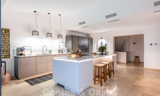 Vente d'une villa andalouse indépendante avec vue panoramique sur la montagne et la mer dans une urbanisation exclusive de l'est de Marbella 47379 