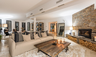 Vente d'une villa andalouse indépendante avec vue panoramique sur la montagne et la mer dans une urbanisation exclusive de l'est de Marbella 47386 