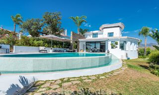 Vente d'une villa andalouse indépendante avec vue panoramique sur la montagne et la mer dans une urbanisation exclusive de l'est de Marbella 47390 