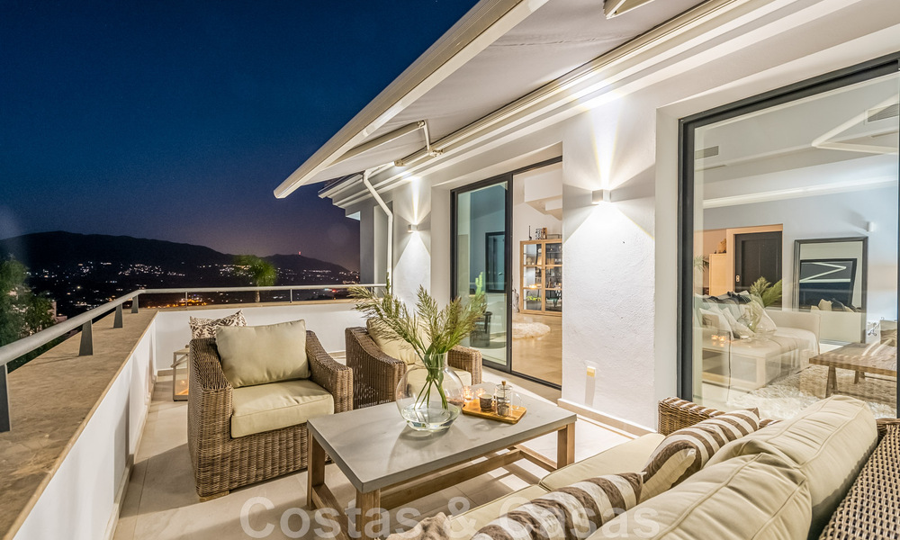 Vente d'une villa andalouse indépendante avec vue panoramique sur la montagne et la mer dans une urbanisation exclusive de l'est de Marbella 47395