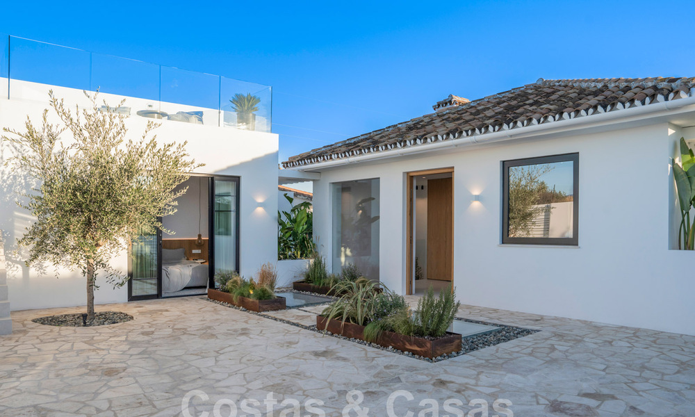 Villa de style méditerranéen magnifiquement rénovée avec un design contemporain à Nueva Andalucia, Marbella 61259