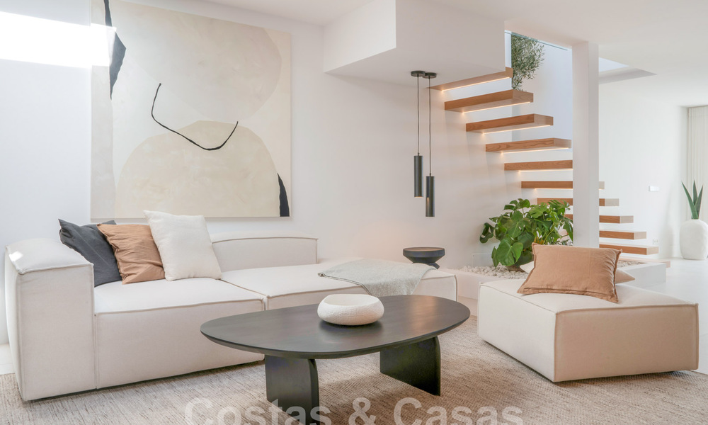 Villa de style méditerranéen magnifiquement rénovée avec un design contemporain à Nueva Andalucia, Marbella 61270