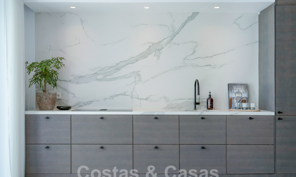 Villa de style méditerranéen magnifiquement rénovée avec un design contemporain à Nueva Andalucia, Marbella 61272