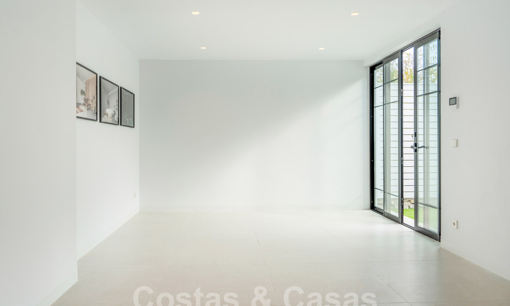 Villa de style méditerranéen magnifiquement rénovée avec un design contemporain à Nueva Andalucia, Marbella 61276