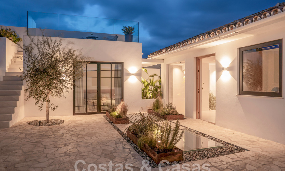 Villa de style méditerranéen magnifiquement rénovée avec un design contemporain à Nueva Andalucia, Marbella 61288