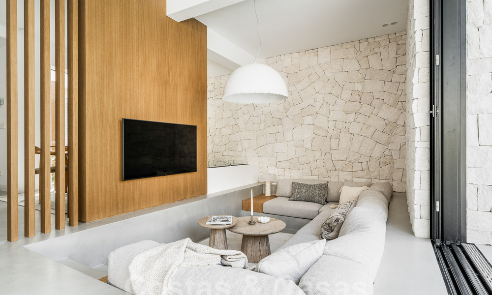 Vente d'une majestueuse villa de plain-pied au design balinais et relaxant, située à quelques pas de Puerto Banus, Marbella 52936