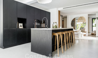 Vente d'une majestueuse villa de plain-pied au design balinais et relaxant, située à quelques pas de Puerto Banus, Marbella 52938 