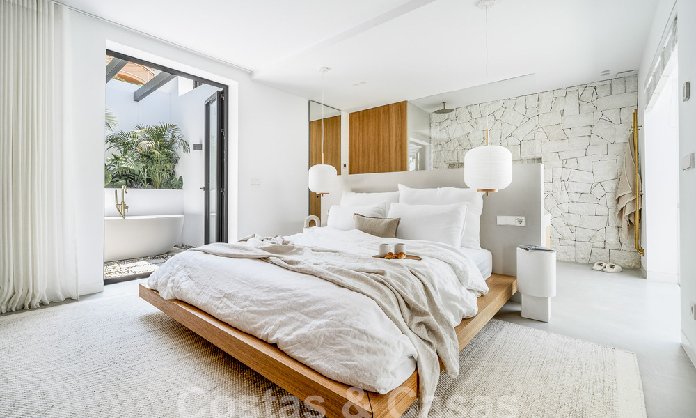 Vente d'une majestueuse villa de plain-pied au design balinais et relaxant, située à quelques pas de Puerto Banus, Marbella 52941
