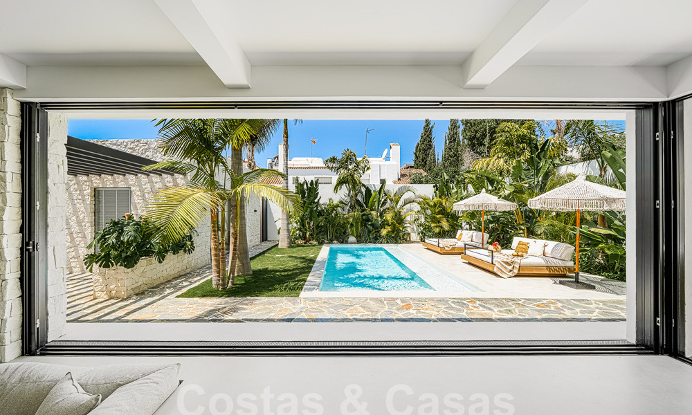 Vente d'une majestueuse villa de plain-pied au design balinais et relaxant, située à quelques pas de Puerto Banus, Marbella 52947