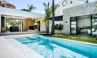 Vente d'une majestueuse villa de plain-pied au design balinais et relaxant, située à quelques pas de Puerto Banus, Marbella 52950 