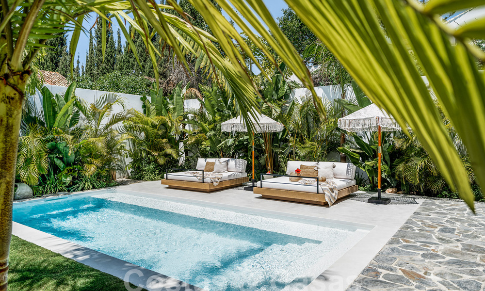 Vente d'une majestueuse villa de plain-pied au design balinais et relaxant, située à quelques pas de Puerto Banus, Marbella 52954