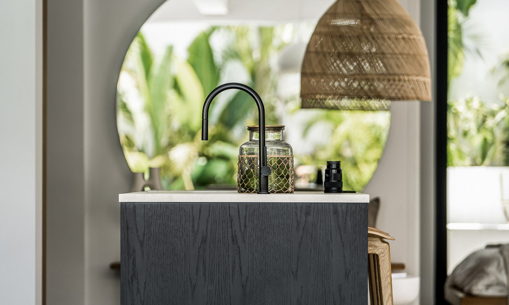 Vente d'une majestueuse villa de plain-pied au design balinais et relaxant, située à quelques pas de Puerto Banus, Marbella 52958