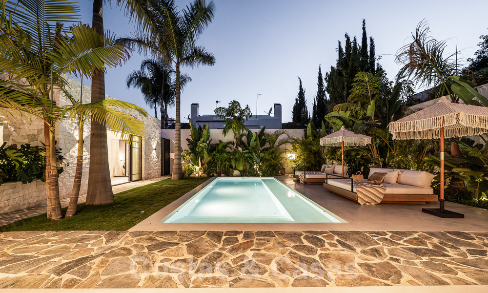 Vente d'une majestueuse villa de plain-pied au design balinais et relaxant, située à quelques pas de Puerto Banus, Marbella 52974