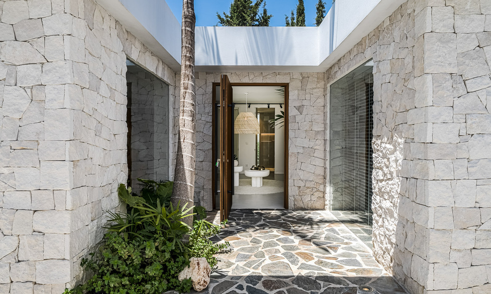 Vente d'une majestueuse villa de plain-pied au design balinais et relaxant, située à quelques pas de Puerto Banus, Marbella 52977