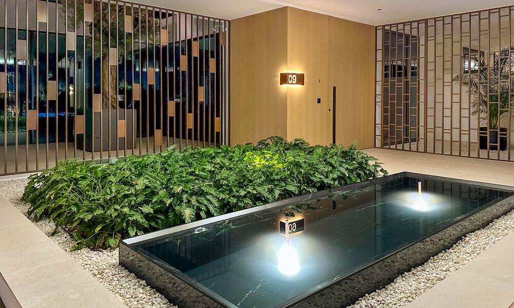 Villa jumelée haut de gamme exclusive prête à emménager à vendre à distance de marche de Puerto Banus à Nueva Andalucia, Marbella 61005