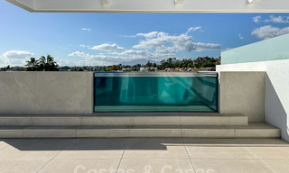 Villa jumelée haut de gamme exclusive prête à emménager à vendre à distance de marche de Puerto Banus à Nueva Andalucia, Marbella 61006 
