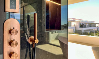 Villa jumelée haut de gamme exclusive prête à emménager à vendre à distance de marche de Puerto Banus à Nueva Andalucia, Marbella 61013 