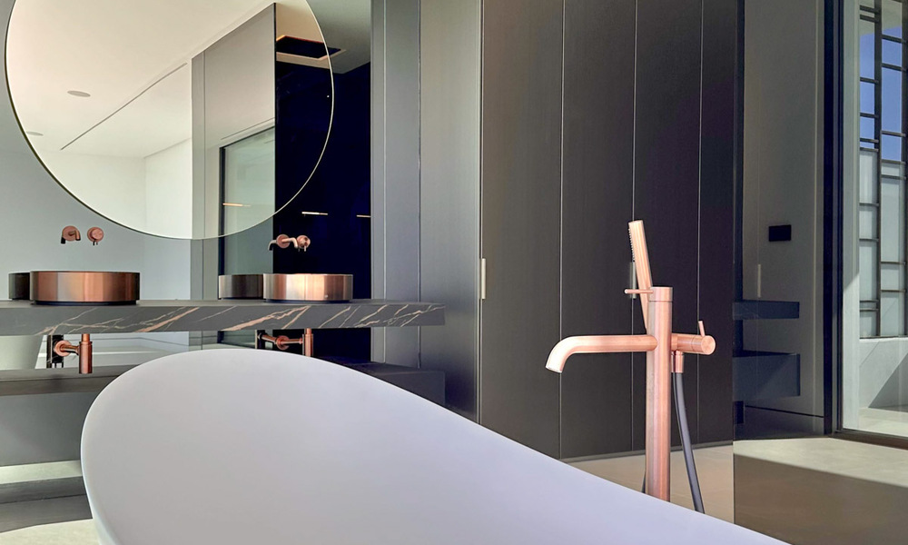 Villa jumelée haut de gamme exclusive prête à emménager à vendre à distance de marche de Puerto Banus à Nueva Andalucia, Marbella 61015