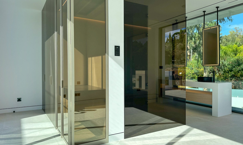 Villa jumelée haut de gamme exclusive prête à emménager à vendre à distance de marche de Puerto Banus à Nueva Andalucia, Marbella 61017