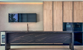 Villa jumelée haut de gamme exclusive prête à emménager à vendre à distance de marche de Puerto Banus à Nueva Andalucia, Marbella 61022 