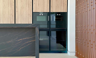 Villa jumelée haut de gamme exclusive prête à emménager à vendre à distance de marche de Puerto Banus à Nueva Andalucia, Marbella 61024 