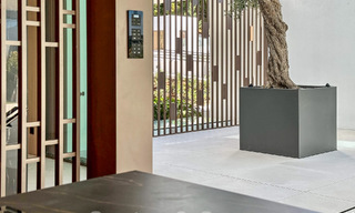 Villa jumelée haut de gamme exclusive prête à emménager à vendre à distance de marche de Puerto Banus à Nueva Andalucia, Marbella 61029 