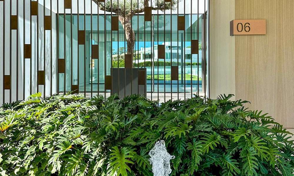 Villa jumelée haut de gamme exclusive prête à emménager à vendre à distance de marche de Puerto Banus à Nueva Andalucia, Marbella 61032