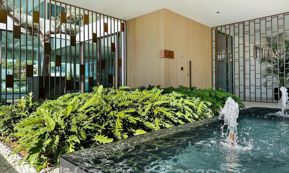 Villa jumelée haut de gamme exclusive prête à emménager à vendre à distance de marche de Puerto Banus à Nueva Andalucia, Marbella 61033