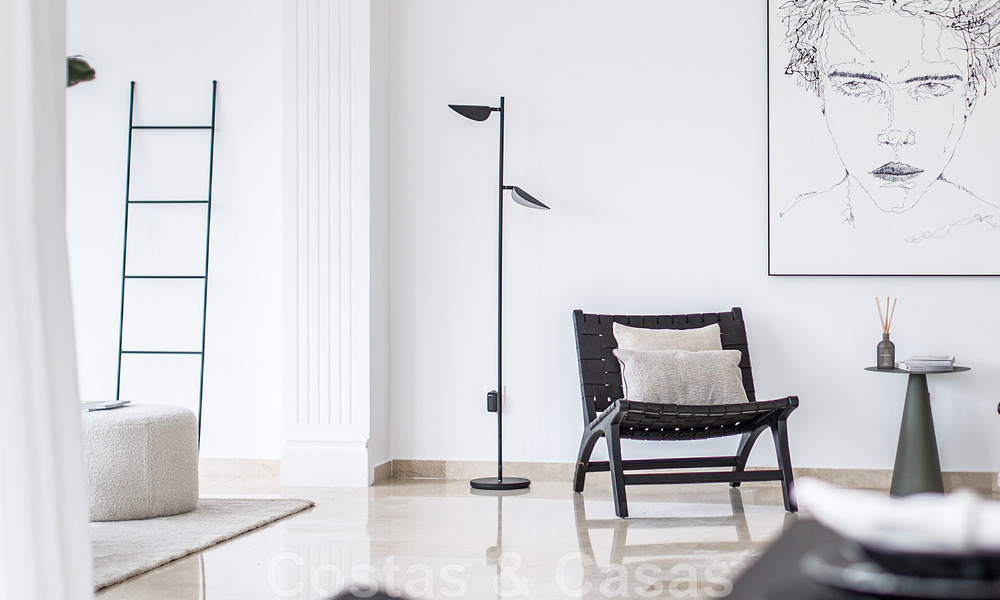 Villa méditerranéenne indépendante à vendre à distance de marche des commodités avec vue sur la vallée du golf et le paysage montagneux à Nueva Andalucia, Marbella 47539