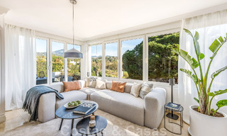 Villa méditerranéenne indépendante à vendre à distance de marche des commodités avec vue sur la vallée du golf et le paysage montagneux à Nueva Andalucia, Marbella 47541 