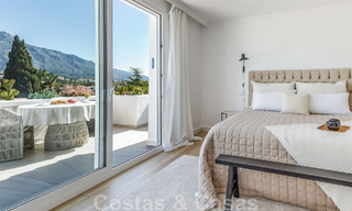 Villa méditerranéenne indépendante à vendre à distance de marche des commodités avec vue sur la vallée du golf et le paysage montagneux à Nueva Andalucia, Marbella 47543 
