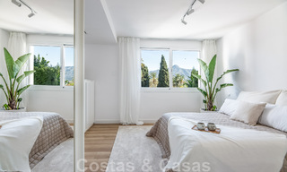 Villa méditerranéenne indépendante à vendre à distance de marche des commodités avec vue sur la vallée du golf et le paysage montagneux à Nueva Andalucia, Marbella 47546 