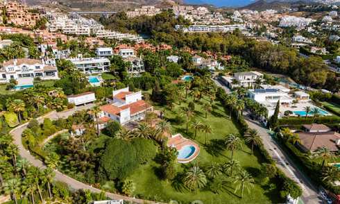Opportunité d'investissement ! Terrain à bâtir de près de 8.000 m² à vendre dans une zone de villas exclusive de Nueva Andalucia, Marbella 47606