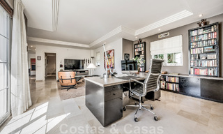 Charmante villa andalouse à vendre avec vue sur le terrain de golf dans un quartier résidentiel très convoité de La Quinta, Benahavis - Marbella 47698 