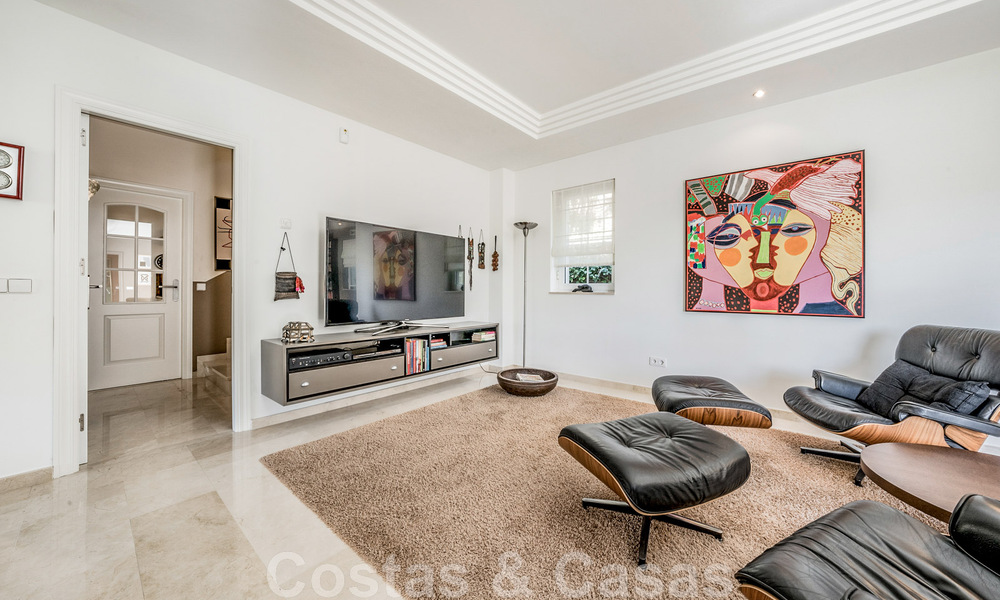 Charmante villa andalouse à vendre avec vue sur le terrain de golf dans un quartier résidentiel très convoité de La Quinta, Benahavis - Marbella 47699