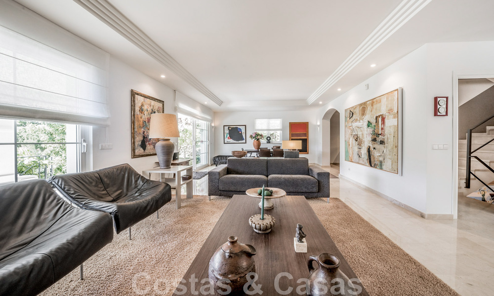 Charmante villa andalouse à vendre avec vue sur le terrain de golf dans un quartier résidentiel très convoité de La Quinta, Benahavis - Marbella 47700