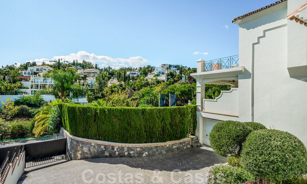 Charmante villa andalouse à vendre avec vue sur le terrain de golf dans un quartier résidentiel très convoité de La Quinta, Benahavis - Marbella 47706