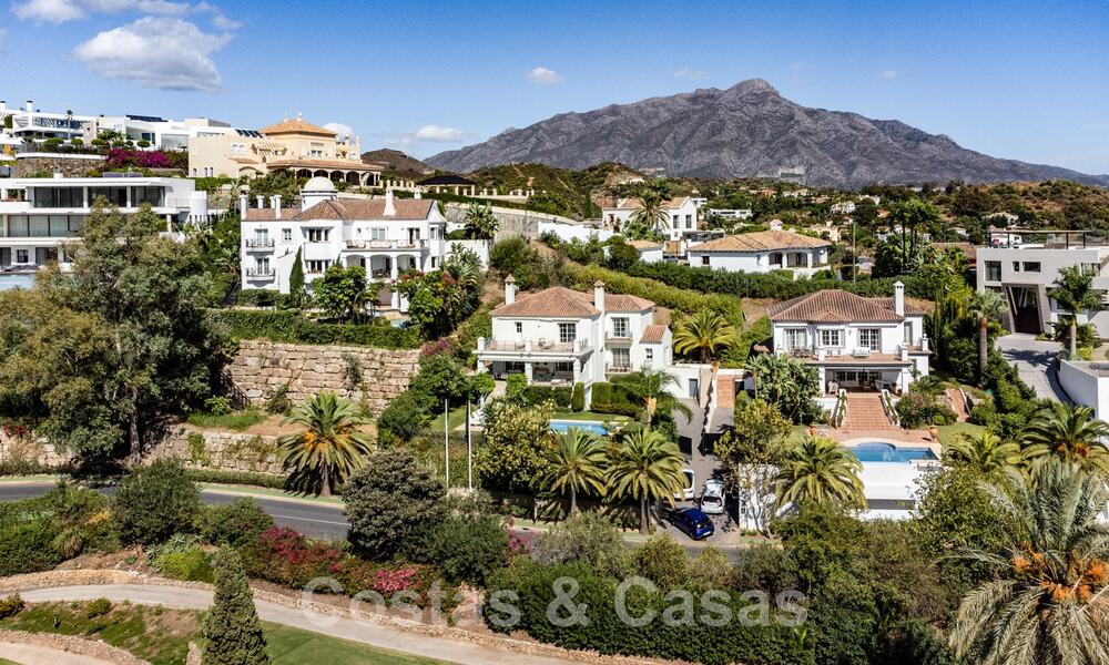 Charmante villa andalouse à vendre avec vue sur le terrain de golf dans un quartier résidentiel très convoité de La Quinta, Benahavis - Marbella 47712
