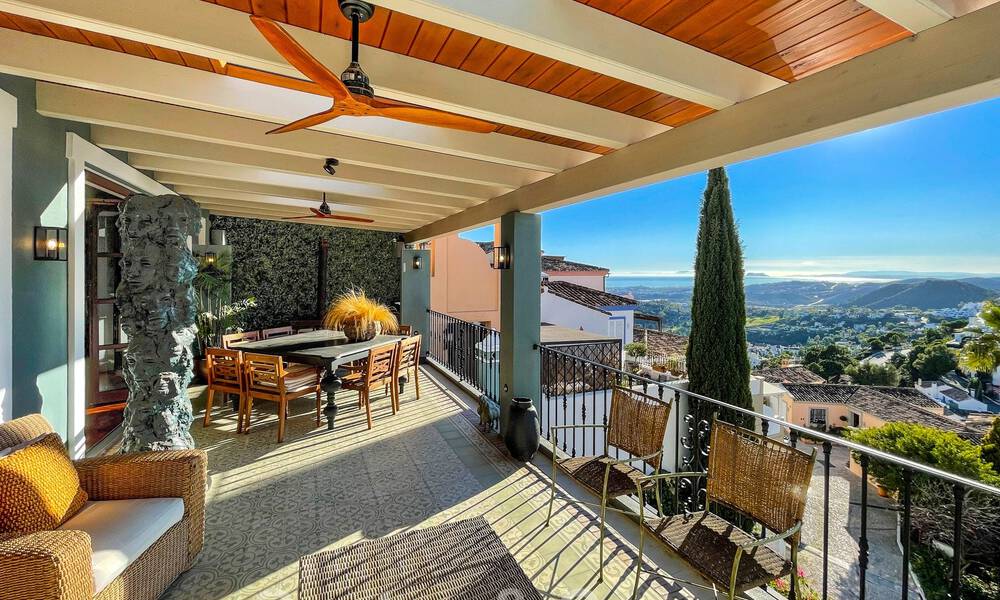 Belle maison mitoyenne entièrement rénovée à vendre avec vue panoramique sur la mer dans une urbanisation fermée de Benahavis - Marbella 47616