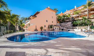 Duplex spacieux, penthouse avec de grandes terrasses et la mer Méditerranée à l'horizon en vente à Nueva Andalucia, Marbella 48518 