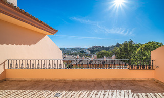 Duplex spacieux, penthouse avec de grandes terrasses et la mer Méditerranée à l'horizon en vente à Nueva Andalucia, Marbella 48521 