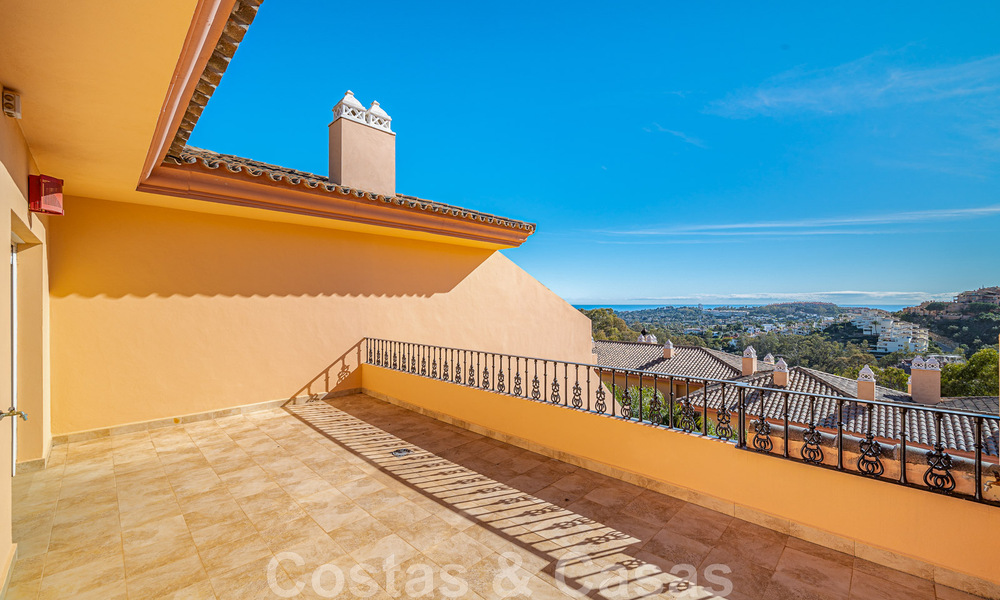 Duplex spacieux, penthouse avec de grandes terrasses et la mer Méditerranée à l'horizon en vente à Nueva Andalucia, Marbella 48522