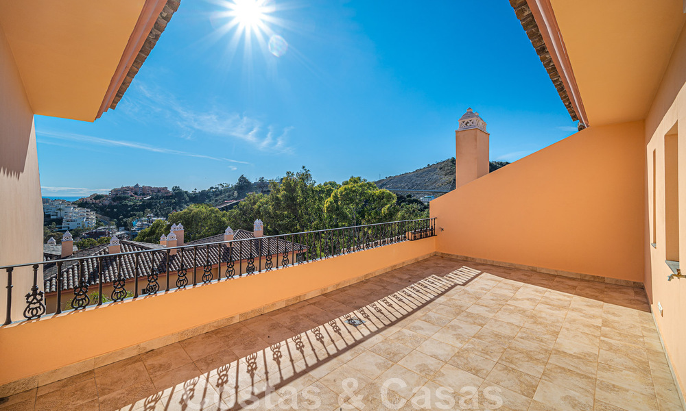 Duplex spacieux, penthouse avec de grandes terrasses et la mer Méditerranée à l'horizon en vente à Nueva Andalucia, Marbella 48523